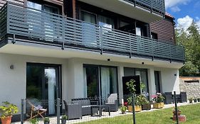 Z Widokiem Apartamenty - apartamenty z widokiem na góry i zewnętrzną balią